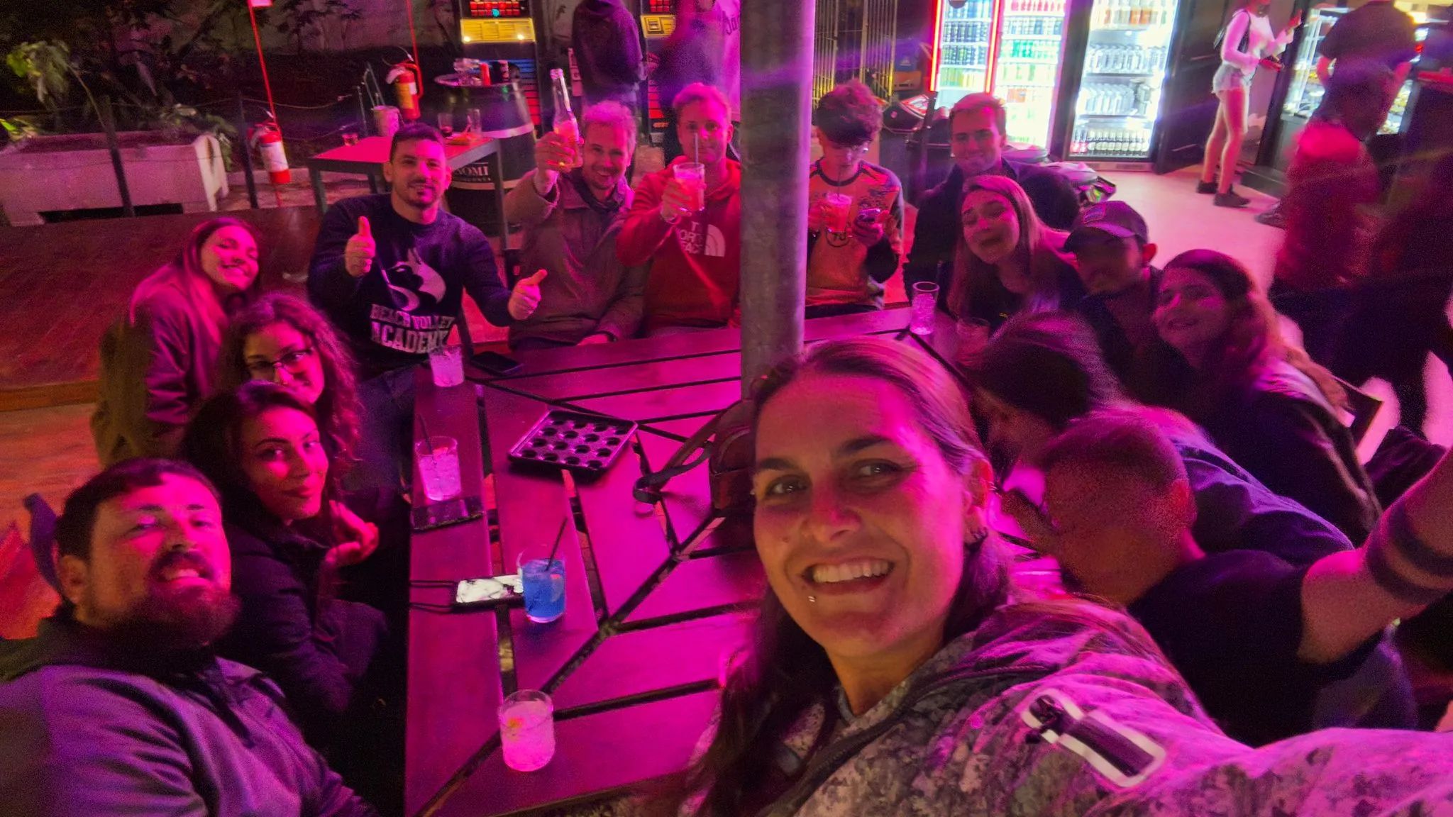Foto de grupo durante la actividad de cierre del encuentro.
